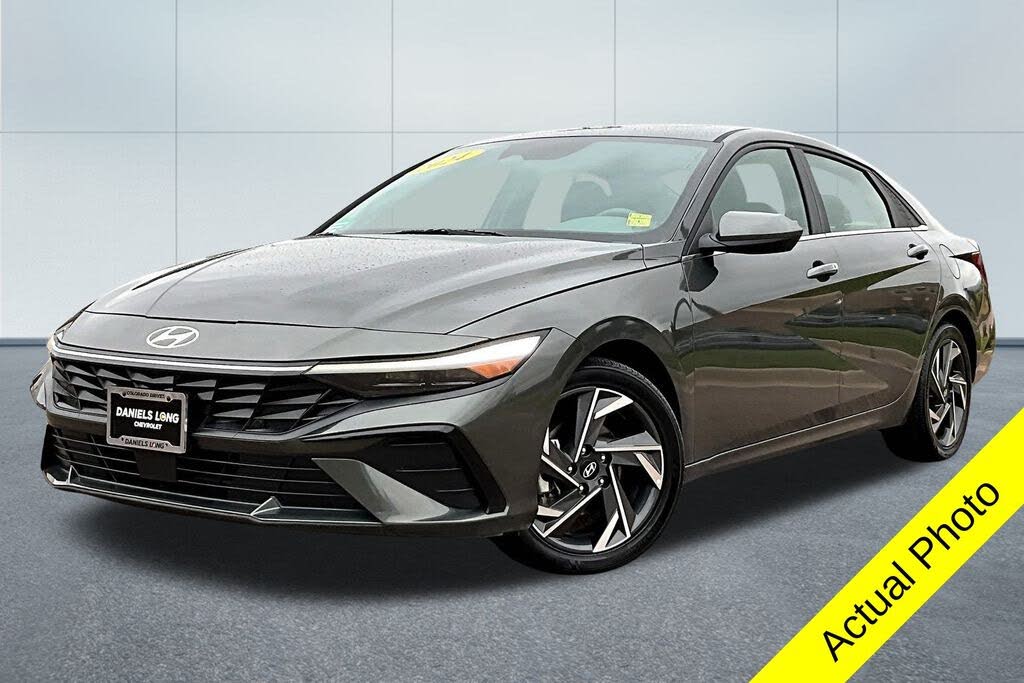 2024 Hyundai Elantra SEL FWD