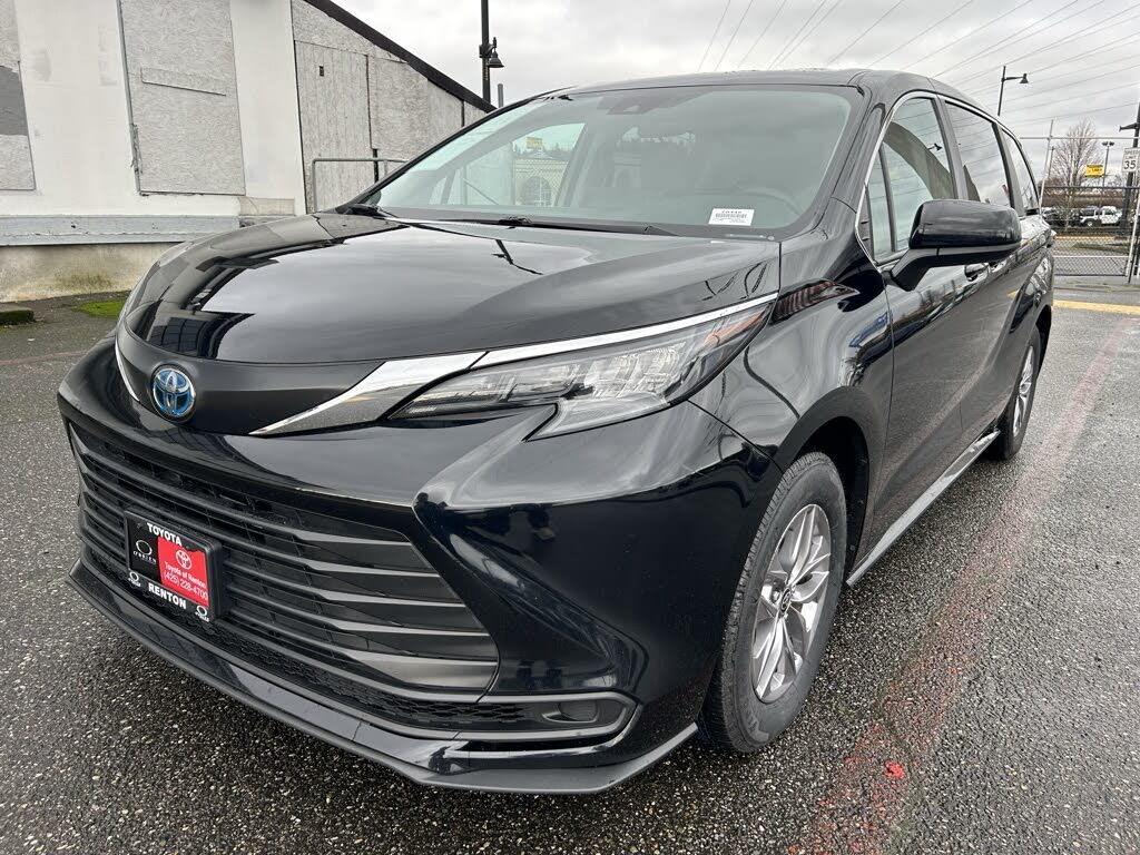 2024 Toyota Sienna LE 8-Passenger FWD
