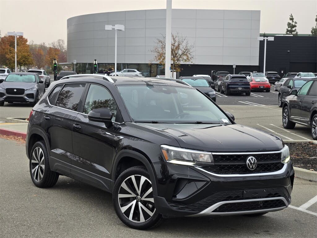 2024 Volkswagen Taos SE FWD