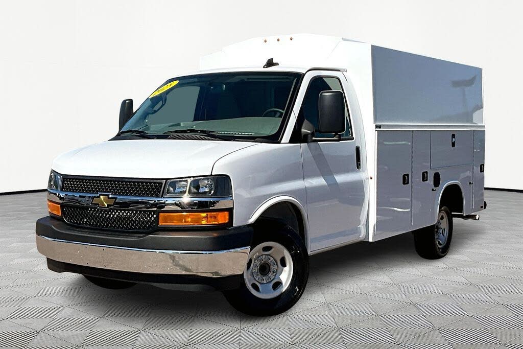 2025 Chevrolet Express Chassis 3500 Cutaway 139