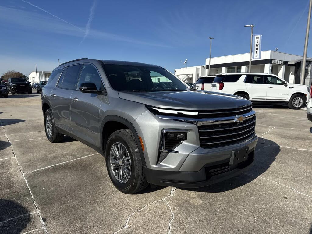 2025 Chevrolet Traverse LT FWD