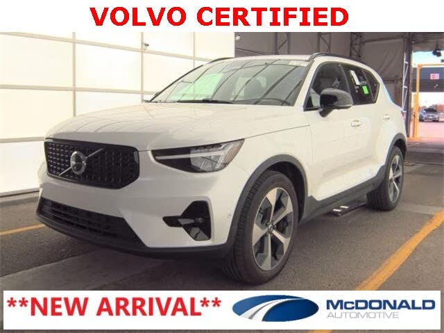 2025 Volvo XC40 B5 Plus Dark Theme AWD