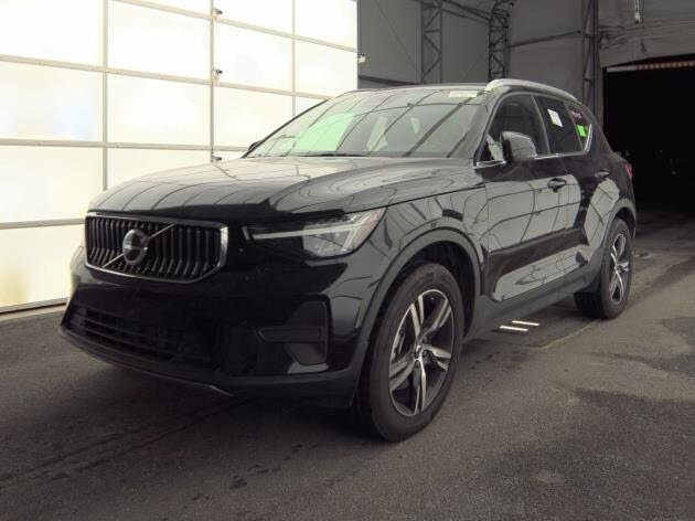 2025 Volvo XC40 B5 Core Bright Theme AWD