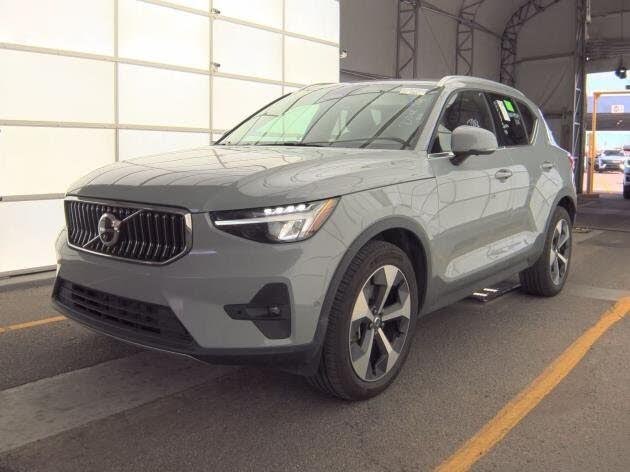 2025 Volvo XC40 B5 Plus Bright Theme AWD