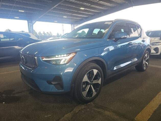 2025 Volvo XC40 B5 Plus Bright Theme AWD
