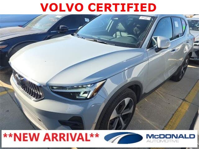 2025 Volvo XC40 B5 Plus Bright Theme AWD