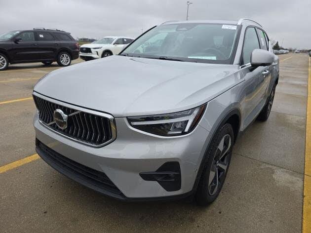 2025 Volvo XC40 B5 Plus Bright Theme AWD