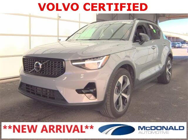 2025 Volvo XC40 B5 Plus Dark Theme AWD