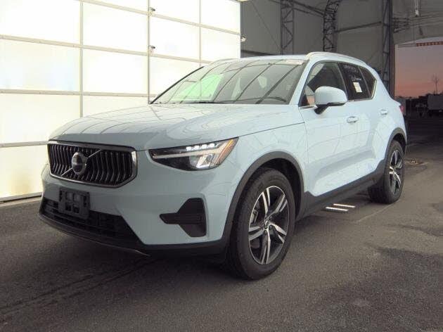 2025 Volvo XC40 B5 Core Bright Theme AWD