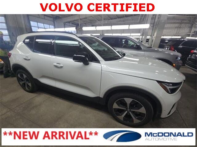 2025 Volvo XC40 B5 Plus Dark Theme AWD