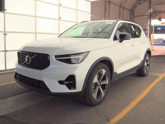 2025 Volvo XC40 B5 Plus Dark Theme AWD