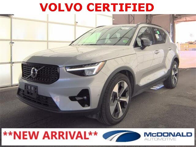 2025 Volvo XC40 B5 Plus Dark Theme AWD
