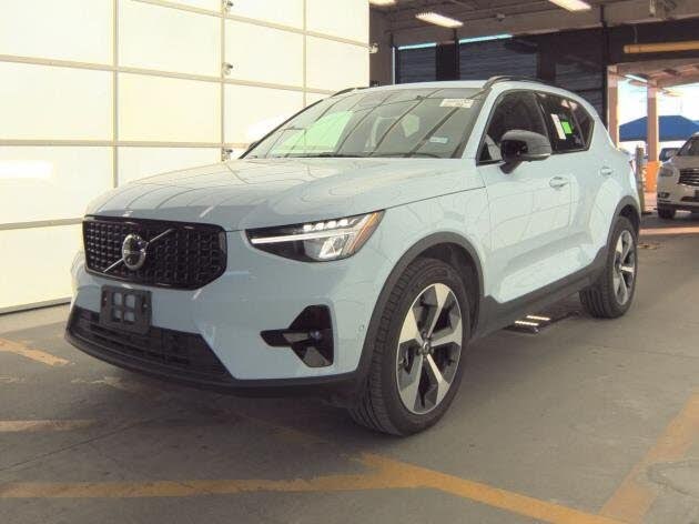 2025 Volvo XC40 B5 Plus Dark Theme AWD