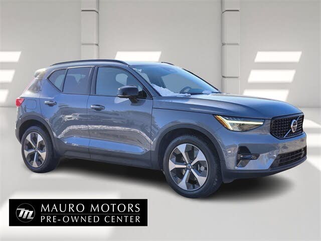 2023 Volvo XC40 B5 Plus Dark Theme AWD
