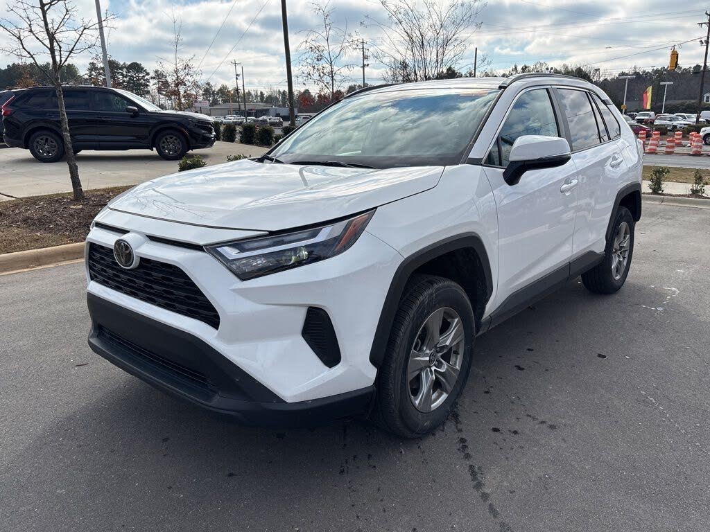 2024 Toyota RAV4 XLE FWD