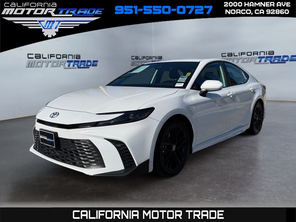 2025 Toyota Camry SE FWD