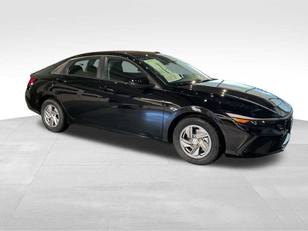 2026 Hyundai Elantra SE FWD