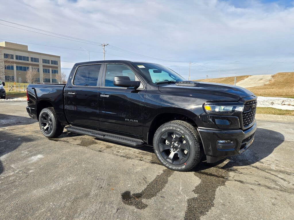 2026 RAM 1500 Express Crew Cab 4WD
