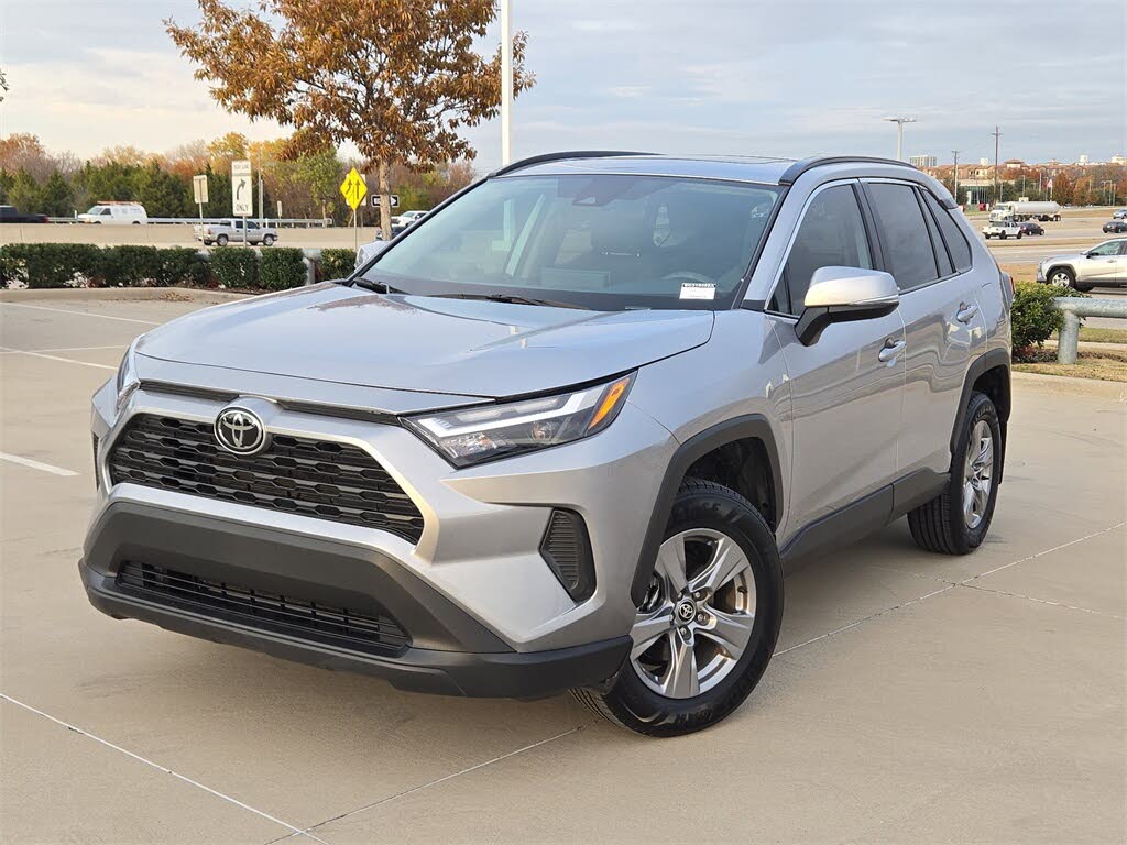 2025 Toyota RAV4 XLE FWD