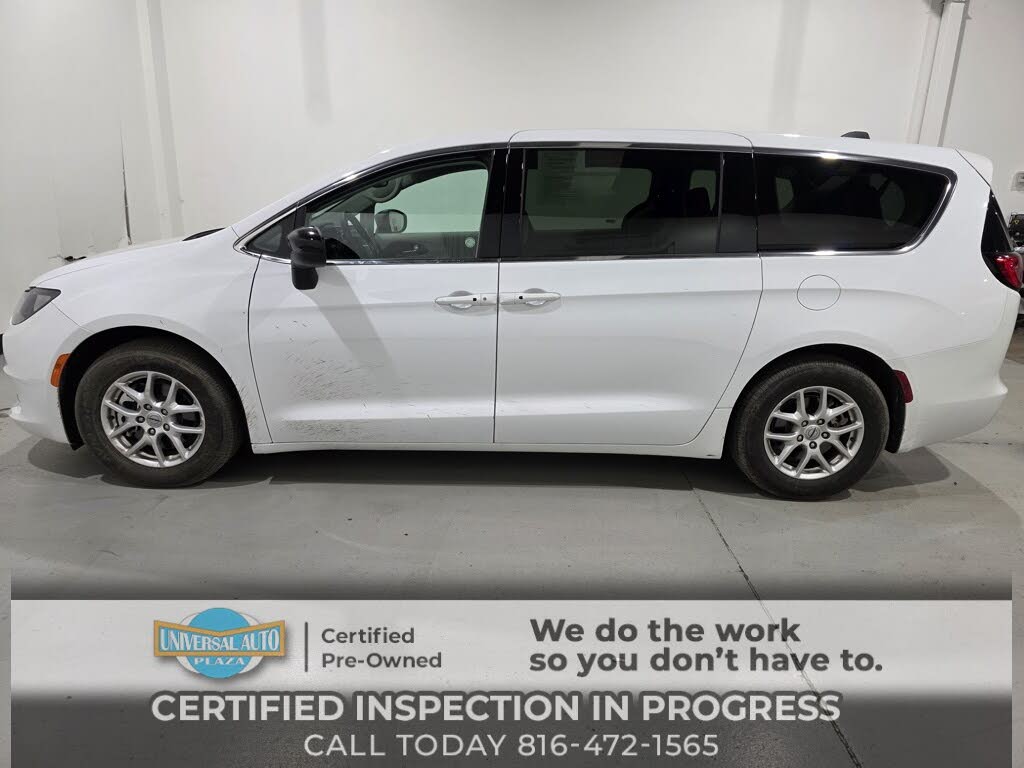 2024 Chrysler Voyager LX FWD