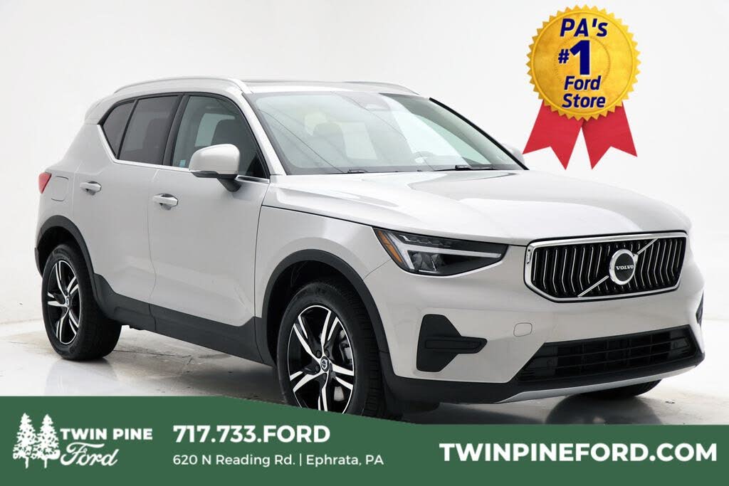 2025 Volvo XC40 B5 Core Bright Theme AWD