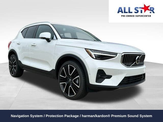 2025 Volvo XC40 B5 Ultra Bright Theme AWD