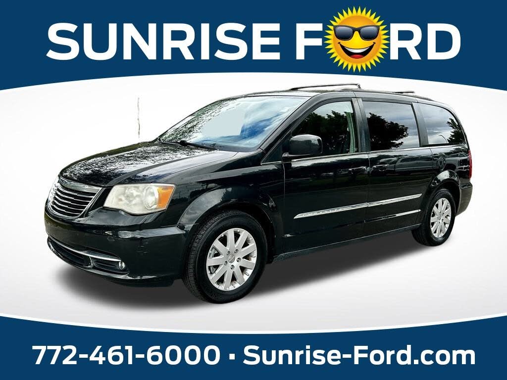2014 Chrysler Town & Country Touring FWD