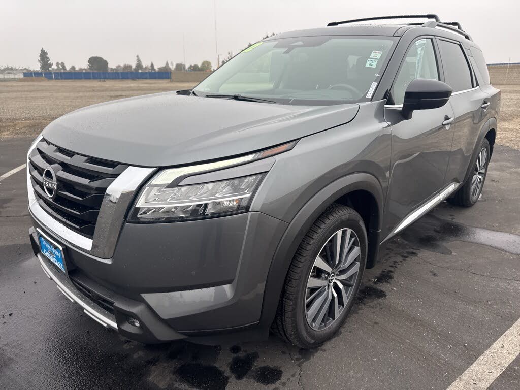 2022 Nissan Pathfinder Platinum FWD
