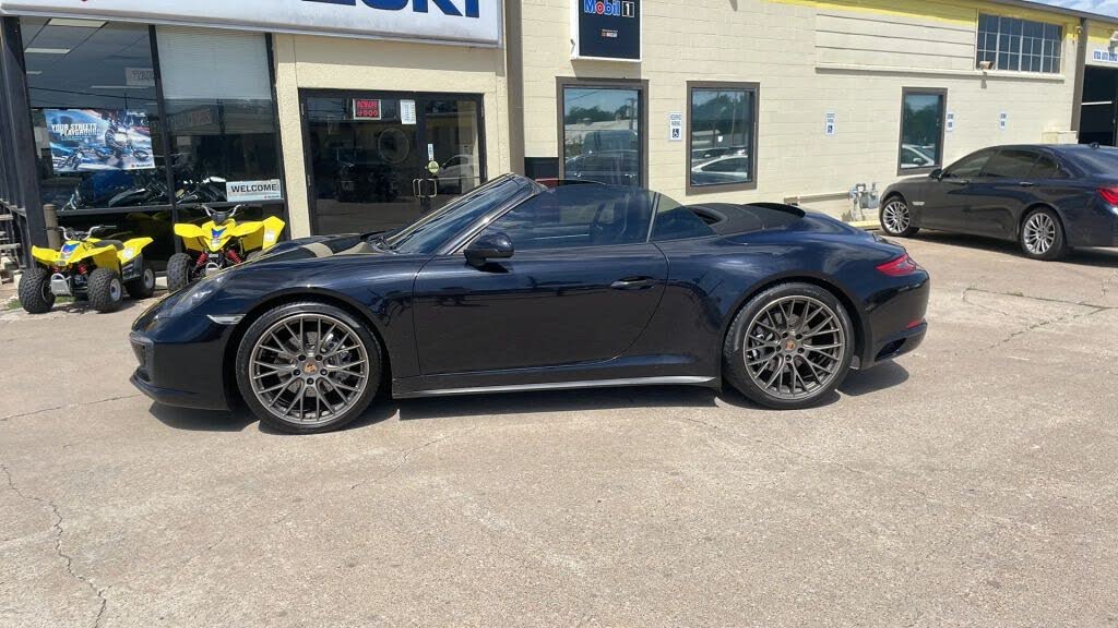 2017 Porsche 911 Carrera 4 Cabriolet AWD