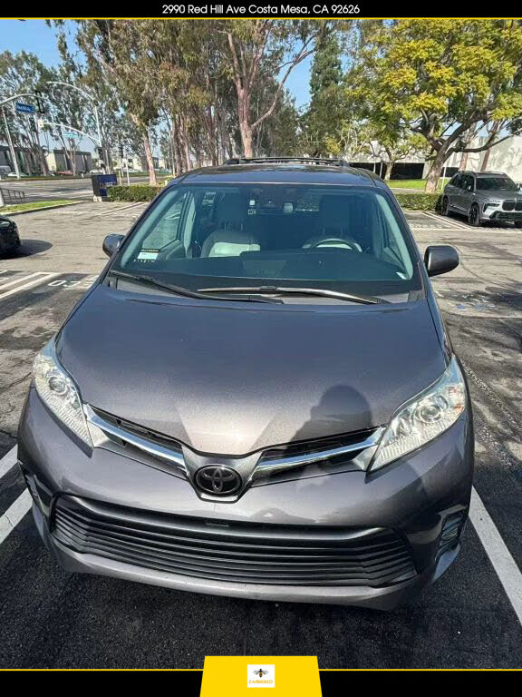 2018 Toyota Sienna XLE 7-Passenger FWD with Auto-Access Seat