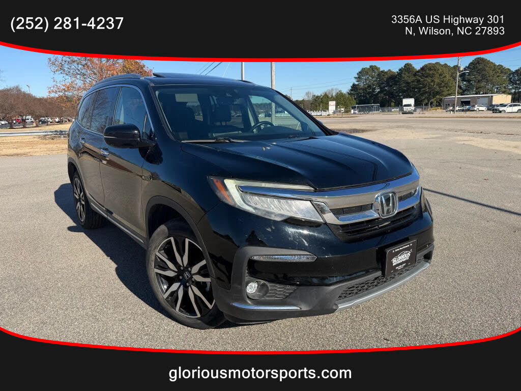 2019 Honda Pilot Touring FWD with Rear Captain's Chairs