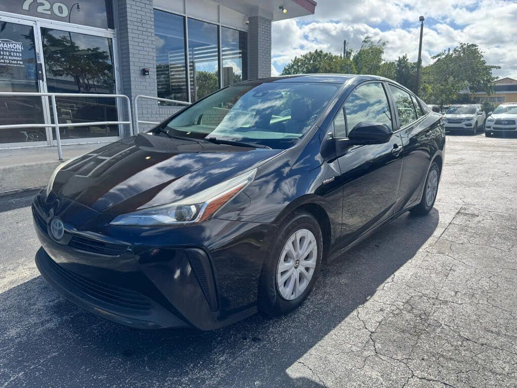 2019 Toyota Prius L Eco FWD