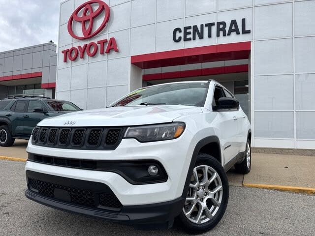 2023 Jeep Compass Latitude Lux 4WD