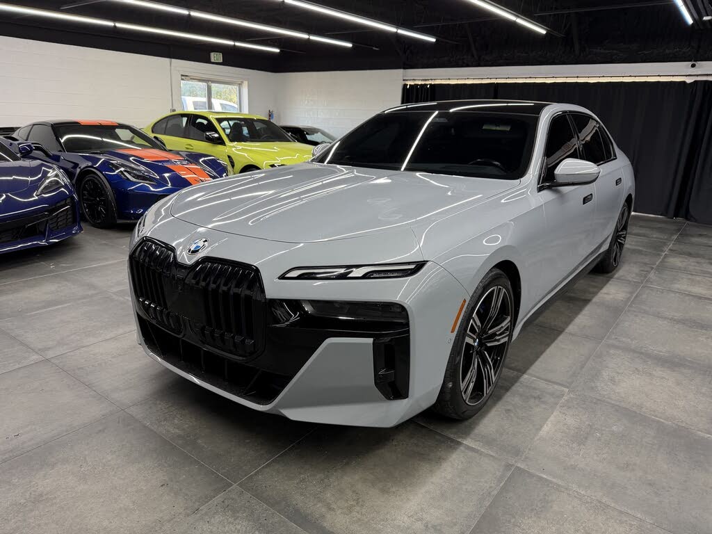 2023 BMW 7 Series 740i RWD