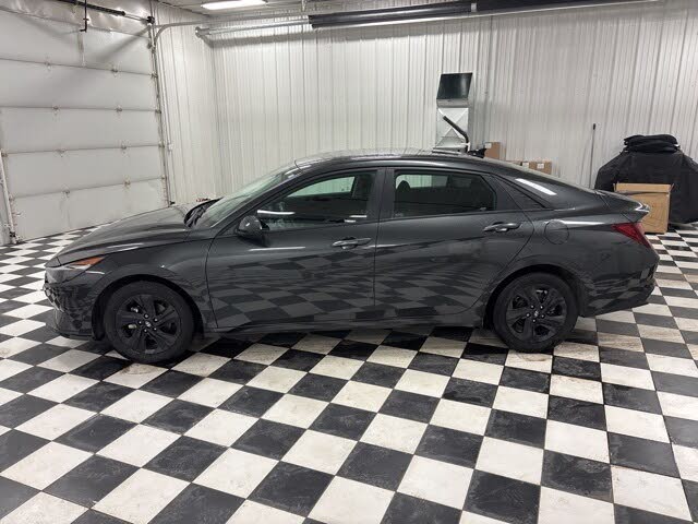 2023 Hyundai Elantra SEL FWD