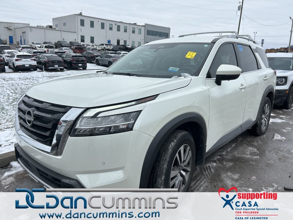 2023 Nissan Pathfinder SL 4WD