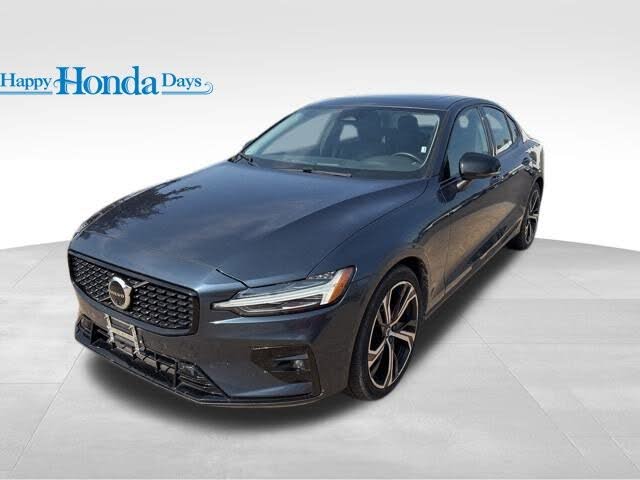 2024 Volvo S60 B5 Plus Dark Theme AWD