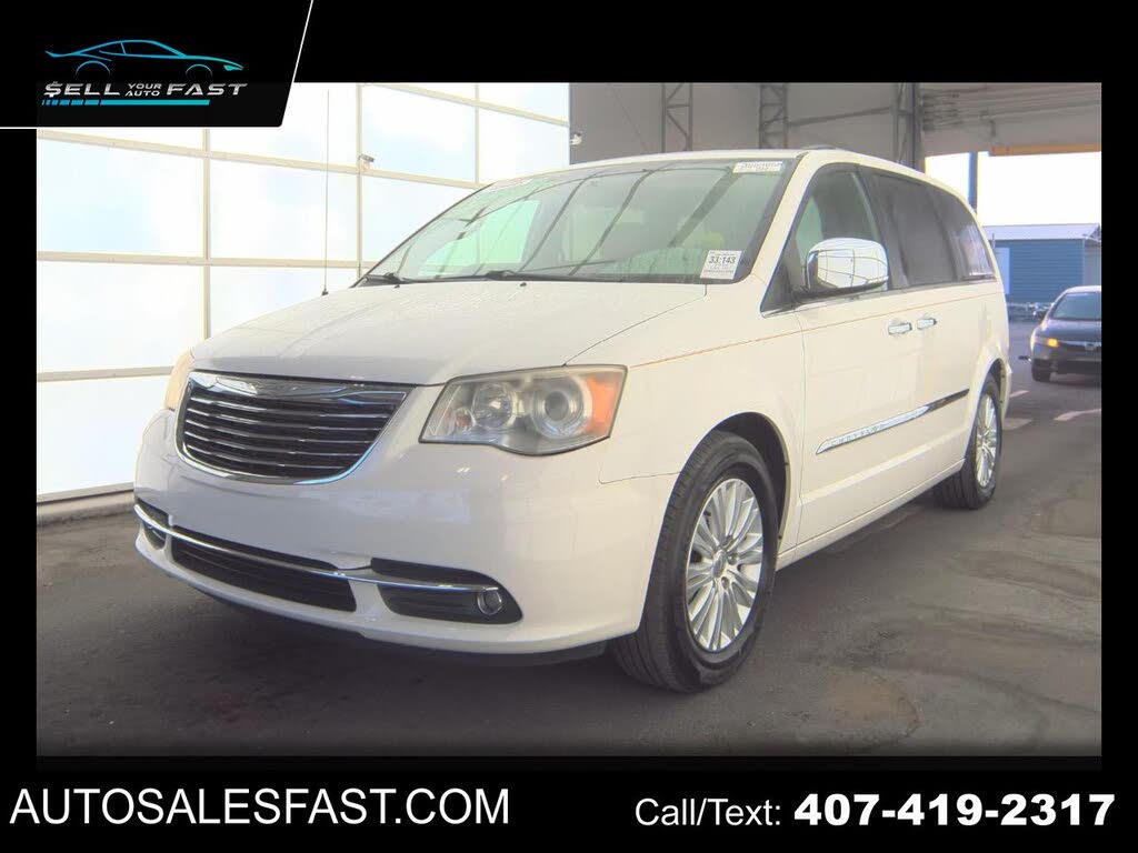 2012 Chrysler Town & Country Limited FWD