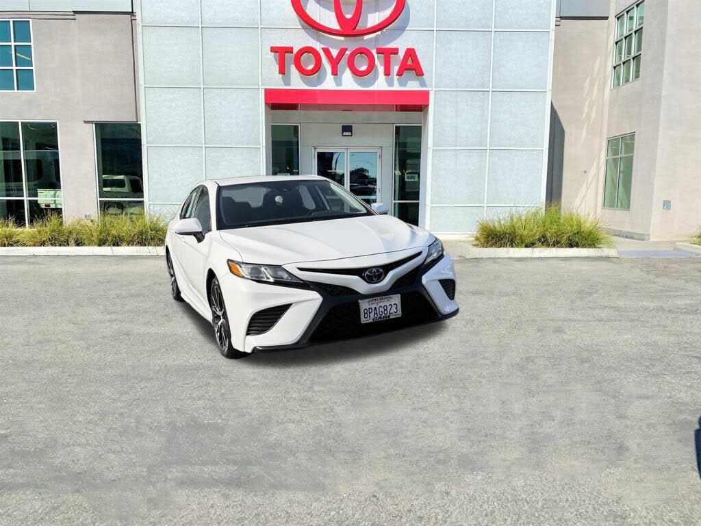 2020 Toyota Camry SE FWD
