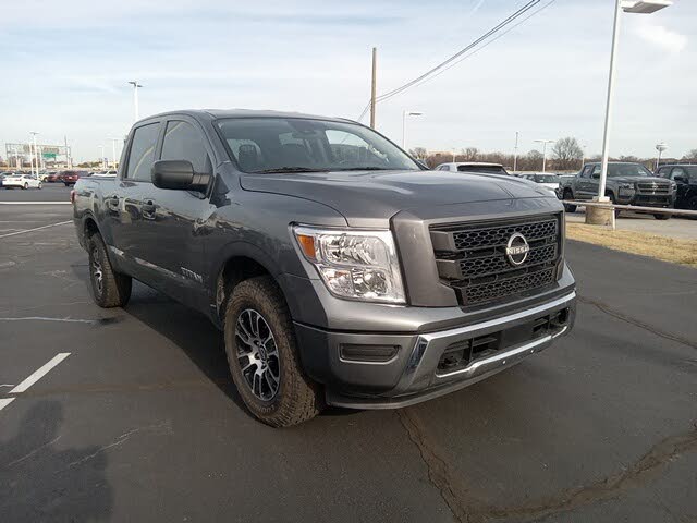 2023 Nissan Titan SV Crew Cab 4WD