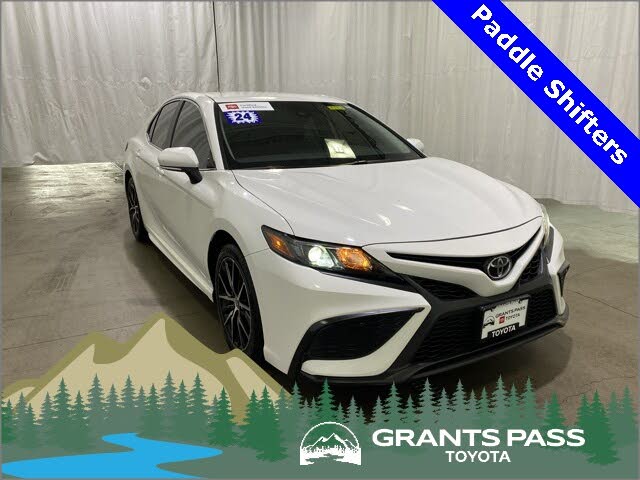 2024 Toyota Camry SE FWD