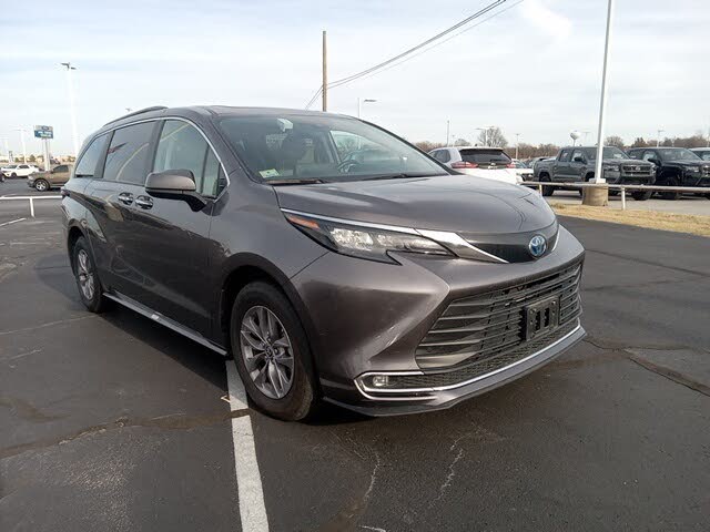 2024 Toyota Sienna XLE 7-Passenger FWD