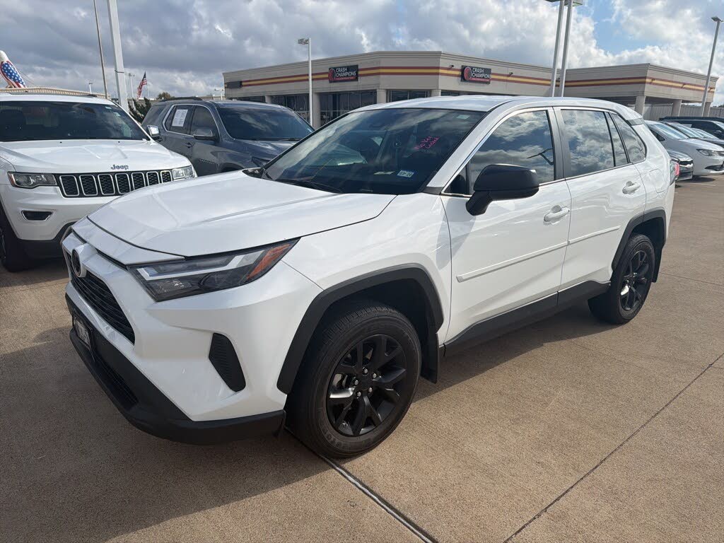 2024 Toyota RAV4 LE FWD