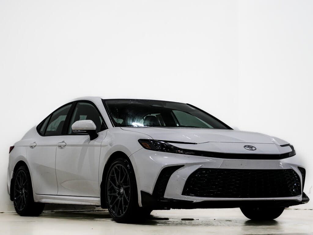 2025 Toyota Camry SE FWD