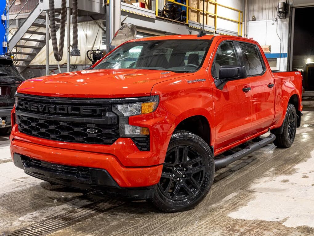 Chevrolet Silverado 1500 Custom Crew Cab 4WD 2026