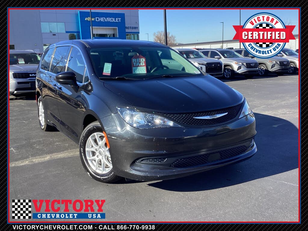 2022 Chrysler Voyager LX FWD