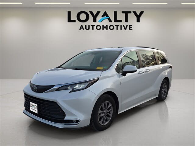 2022 Toyota Sienna XLE 7-Passenger FWD