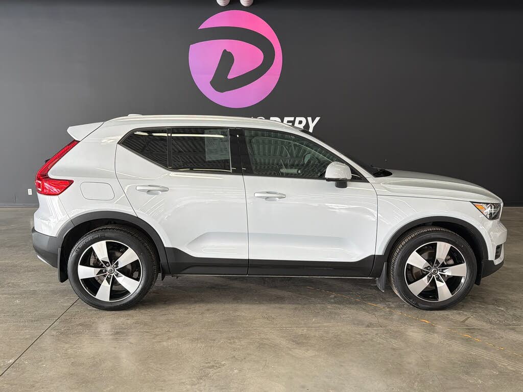 2022 Volvo XC40 T5 Momentum AWD