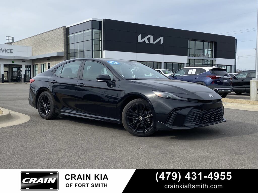 2025 Toyota Camry SE FWD