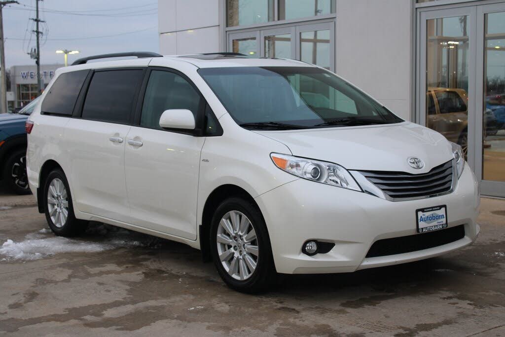 2017 Toyota Sienna XLE 7-Passenger AWD